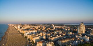 Turismo, Jesolo bissa il successo del 2022 Jesolo, la spiaggia all'alba