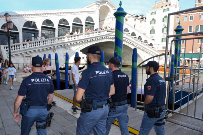 Lotta ai borseggi, la Polizia di Stato in servizio a Rialto - foto di repertorio