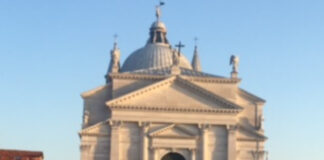 Redentore, l’ordinanza a tutela della circolazione pedonale e acquea Chiesa del Redentore, l'allestimento del ponte votivo - foto Notizieplus