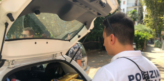 Mestre, via Tasso: Daspo a due italiani senza fissa dimora I generi commerciali recuperati in via Tasso