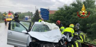 Fossò, schianto frontale camion-auto: grave un minorenne Fossò, l'automobile incidentata