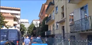 Stalker investe un carabiniere e il collega fa fuoco