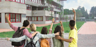 Al via i cantieri alle scuole Alberti di San Donà e D’Alessi di Portogruaro Studenti al di fuori dell'Istituto Alberti di San Donà di Piave