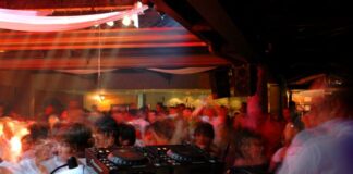 Due corse notturne per portare a casa i ragazzi dopo la discoteca Una discoteca