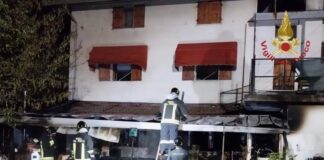 Concordia Sagittaria, a fuoco un appartamento Concordia Sagittaria, le operazioni di spegnimento dell’incendio