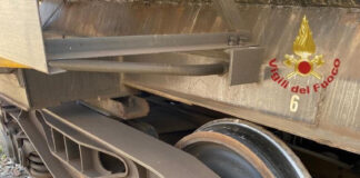 Marghera, deraglia ferrocisterna con 750 quintali di acido solforico La ferrocisterna carica di acido solforico dopo il deragliamento