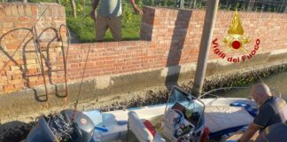 Barca finisce contro briccola a Burano: due feriti La barca finita contro la briccola a Burano