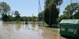 Rottura di una condotta, allagata via Berna Via Berna allagata dopo la rottura della condotta - foto Veritas