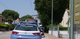 Furto ai danni di un tassista: perquisiti dalla Polizia i presunti responsabili Polizia di Stato in azione nella terraferma veneziana
