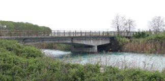 Ponte sul canale Riello a Caorle, approvati i lavori Il ponte sul canale Riello a Caorle