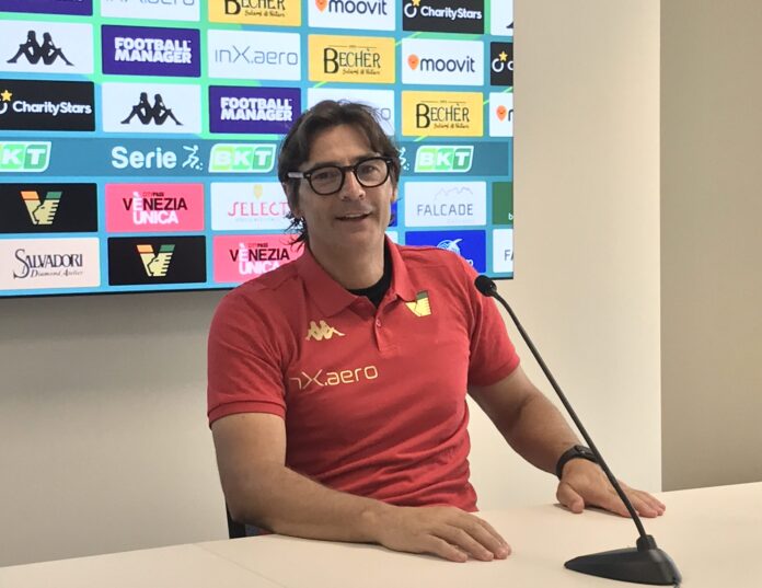 Mister Paolo Vanoli, allenatore del Venezia FC, nel corso di una conferenza stampa - foto Notizieplus
