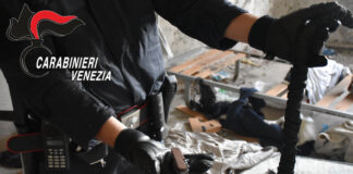 Blitz dei Carabinieri ai Bacini: fermati 8 extracomunitari Il blitz dei Carabinieri ai Bacini di Venezia