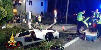 Ceggia, auto finisce contro il muretto di una casa: due feriti Ceggia ,l'auto finita nel fossato