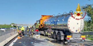 Scontro tra mezzi pesanti in A4 tra San Donà e Cessalto: un ferito Autostrada A4, i soccorsi sul luogo dell'incidente tra mezzi pesanti