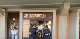 Quindicenni intossicati dagli alcolici: il Questore chiude il “Bounty” Bar Bounty, la Polizia di stato mentre chiude il locale