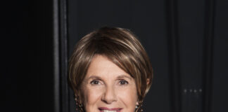 La grande Lella Costa al Teatro Sant’Anna per “Satira Invece”