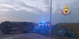 Schianto tra un furgone e due auto: un morto e un ferito San Michele al Tagliamento, il luogo dell'incidente tra il furgone e le auto