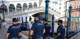 Due presunte borseggiatrici fermate dalla Polizia alla stazione di Venezia Servizio antiborseggio della Polizia a Rialto - foto di archivio