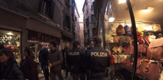 Venezia, controlli interforze: un espulso e 9 esercizi commerciali multati Servizio interforze a Venezia