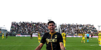 Festa al Penzo: Venezia-Parma 3-2 Ellertsson esulta dopo il 3-1 in Parma-Venezia (Foto Andrea Pattaro)