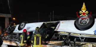 Tragedia del bus precipitato dal cavalcavia a Mestre – FOTO E VIDEO L'incidente del bus a Mestre