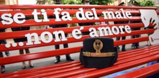 A Portogruaro un’iniziativa contro la violenza sulle donne Violenza di genere, la anchina rossa, simbolo della lotta alla violenza sulle donne