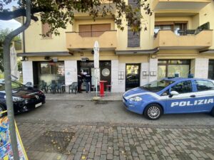 Polizia e Carabinieri appongono i sigilli al Bar Sara di Campalto