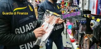 Halloween, la GdF sequestra oltre 1 milione di prodotti pericolosi La Guardia di Finanza controlla i prodotti per Halloween