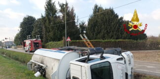 Mira, autocisterna si rovescia in un fossato Mira, autocisterna rovesciata