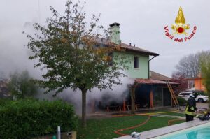 La casa andata a fuoco a Concordia Sagittaria