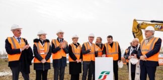 Posata la prima pietra del collegamento ferroviario Aeroporto Marco Polo-linea Venezia-Trieste Posata la prima pietra del collegamento ferroviario Aeroporto Marco Polo-Venezia, la cerimonia