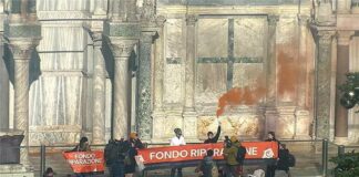 Attivisti del clima imbrattano la Basilica di San Marco Basilica di San Marco imbrattata - foto dalla pagina Facebook del Comune di Venezia