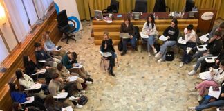 Scuola di reportage Parise, i liceali a lezione con l’inviata di “PresaDiretta”