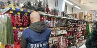 La GdF sequestra 140mila prodotti non sicuri La GdF controlla gli articoli di Natale
