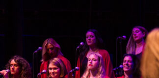 Joy Singers e Babbo Natale alla Nave de Vero Nave de Vero - coro gospel Joy Singers