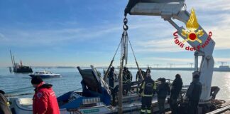 Recuperato il “topo” affondato in Laguna Il recupero del "topo" affondato in Laguna