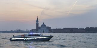 Polizia di Stato di Venezia: in un anno 90 arresti Polizia di Stato di Venezia: una Volante Lagunare nei pressi dell'Isola di San Giorgio