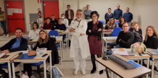 A Scuola di ecografia all’ospedale di Dolo Il primario Scevola e la dottoressa Galioto assieme ad alcuni medici corsisti al loro primo giorno di Scuola di ecografia