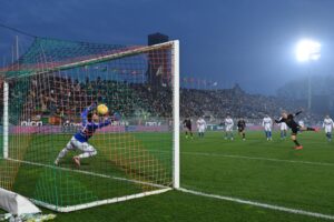 Venezia FC-Sampdoria, il rigore battuto da Joel Pohjanpalo - foto Andrea Pattaro@Vision