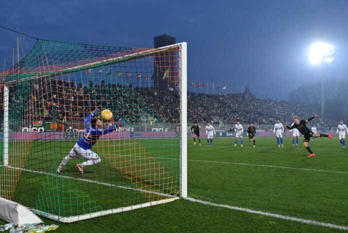 Venezia FC-Sampdoria, il rigore battuto da Joel Pohjanpalo - foto Andrea Pattaro@Vision