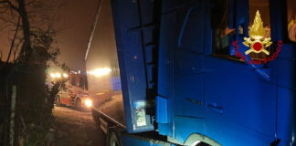 Mirano, navigatore manda fuori strada un tir Il tir finito fuori strada "tradito" dal navigatore