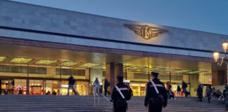 I Carabinieri denunciano tre borseggiatrici, già colpite dal foglio di via obbligatorio I Carabinieri in azione nella Stazione di Venezia Santa Lucia