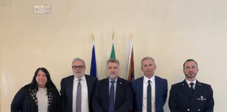 Crociere, Chioggia si conferma meta preferita per il segmento luxury Serena De Perini, Assessore alla portualità del Comune di Chioggia, Fulvio Lino Di Blasio, Presidente dell'Autorità di Sistema Portuale del Mare Adriatico Settentrionale, Mauro Armelao, Sindaco di Chioggia, Fabrizio Spagna, Presidente e AD di Venezia Terminal Passeggeri S.p.A. e CF (CP) Ottavio Cilio, Comandante in seconda della Capitaneria di Porto di Chioggia.