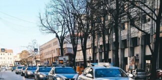 Mestre, giovani armati di bastoni e bottiglie di vetro: 7 Daspo Willy e un foglio di via Le Volanti della Polizia in Corso del Popolo a Mestre - foto di repertorio