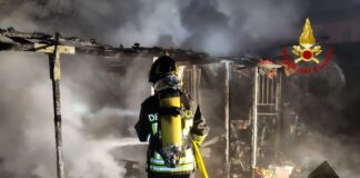 In fiamme un capanno con all’interno una bombola di GPL Mirano, il capanno andato a fuoco