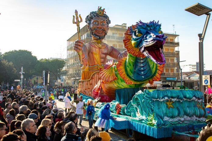 Carnevale Jesolano, la sfilata dei carri allegorici