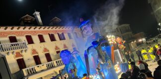 Carnevali di Marca, in 20mila per la sfilata dei carri a Vittorio Veneto