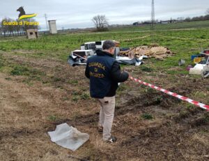 La Guardia di Finanza sequestra la discarica abusiva