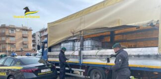 La GdF sequestra oltre 4.000 litri di gasolio e un autocarro distributore abusivo Il distributore sequestrato dalla GdF