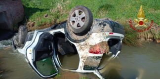 Scorzè, auto finisce in un canale: due feriti Scorzè, l'auto finita nel canale